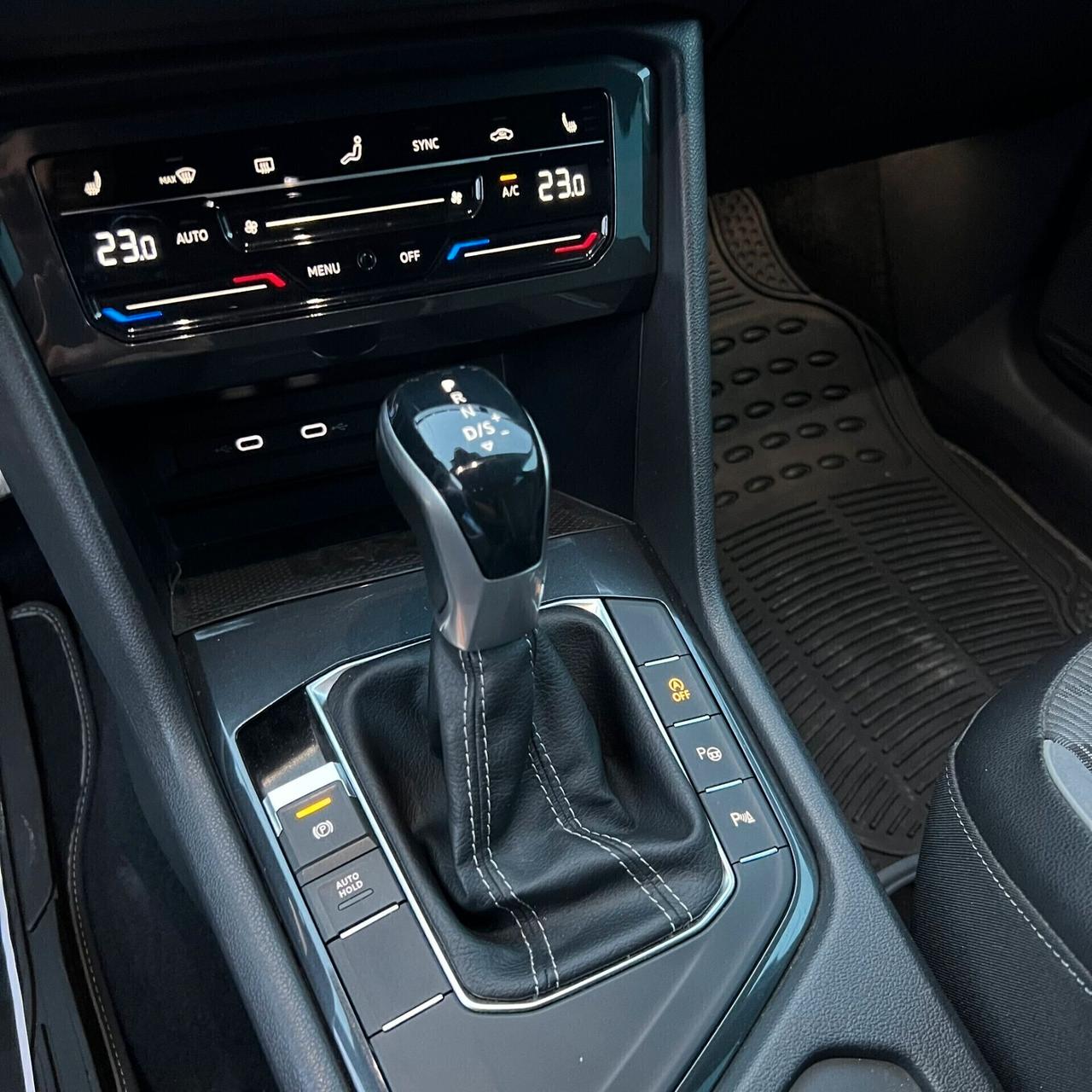 Volkswagen Tiguan 2.0 150CV DSG RLINE CAMERA APPLE CAR PLAY MATRIX