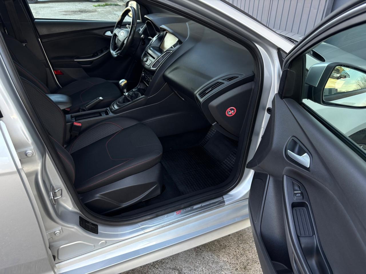 Ford Focus 1.5 TDCi ST Line. EURO 6B. Garanzia