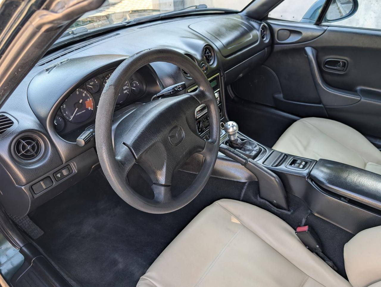 Mazda MX-5 1.6i 16V cat