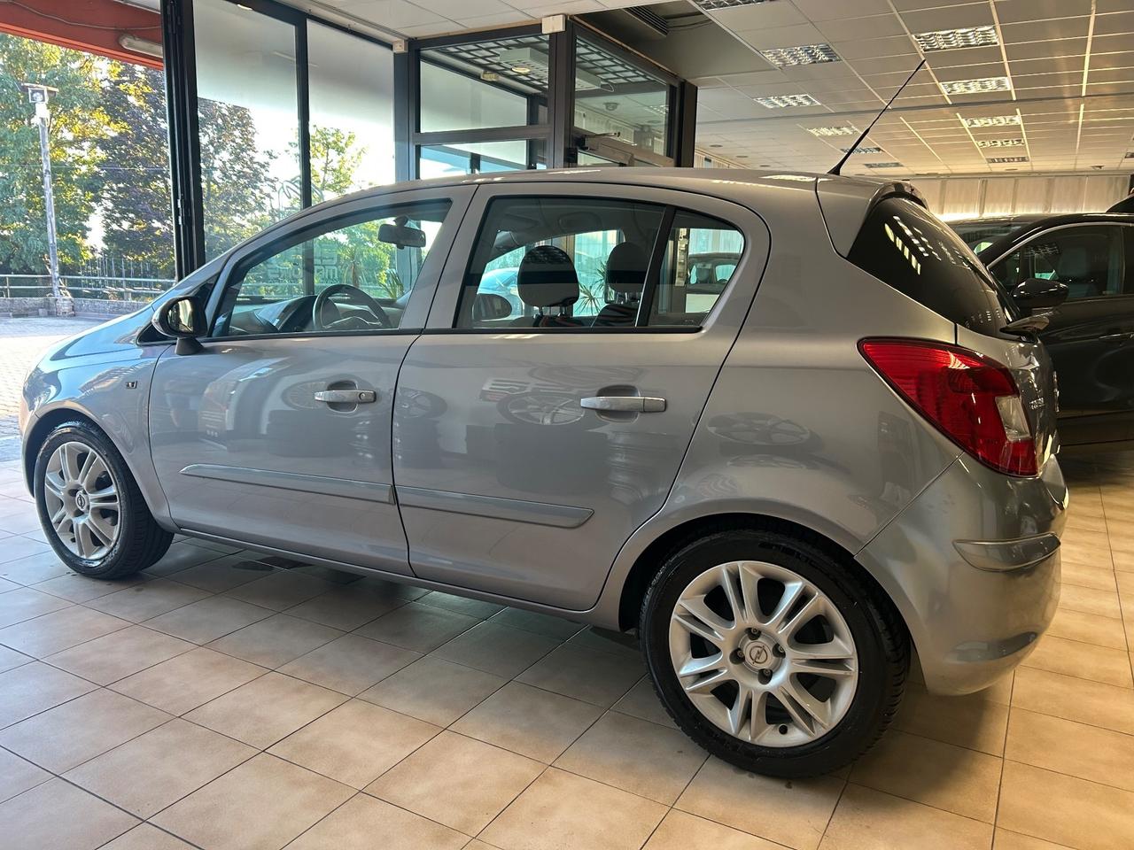 Opel Corsa - 1.2 benzina 80cv OK NEOPATENTATI
