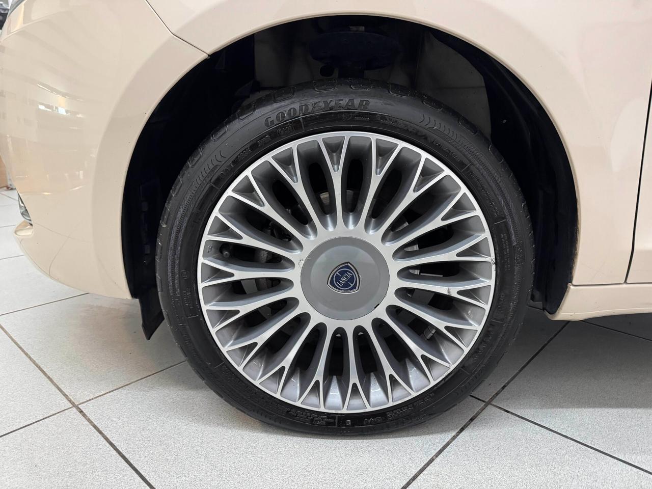 Lancia Ypsilon 1.3 MJT 16V 95/CV 5 porte Gold 2017