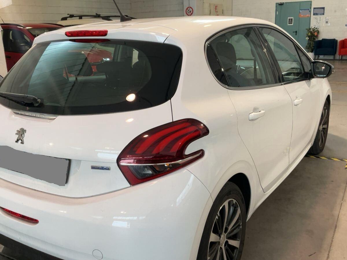 Peugeot 208 1.6 BlueHDi 100 CV Allure