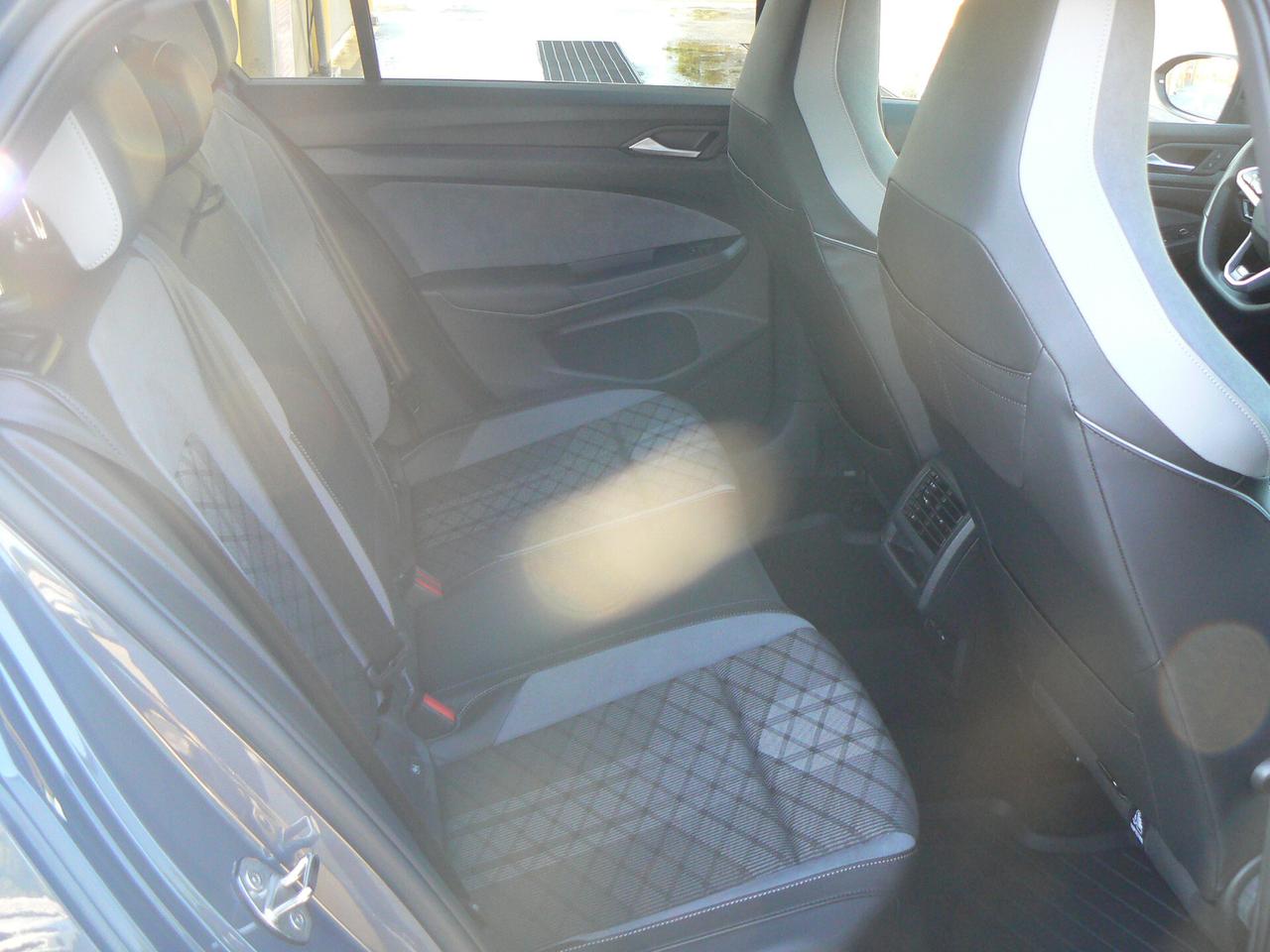 Volkswagen Golf 2.0 TDI 150 CV DSG SCR R-Line Plus