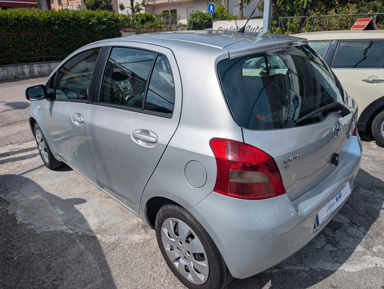 Toyota Yaris 5P 1.0 km 59.999 Neopatent. benzina Sol