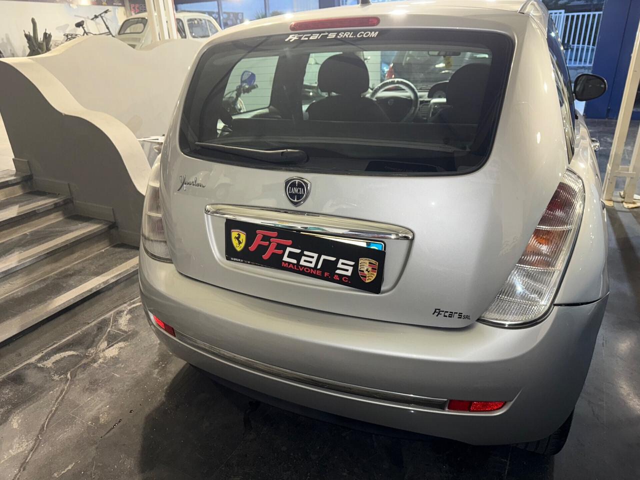 Lancia Ypsilon 1.3 MJT 75 CV Unyca