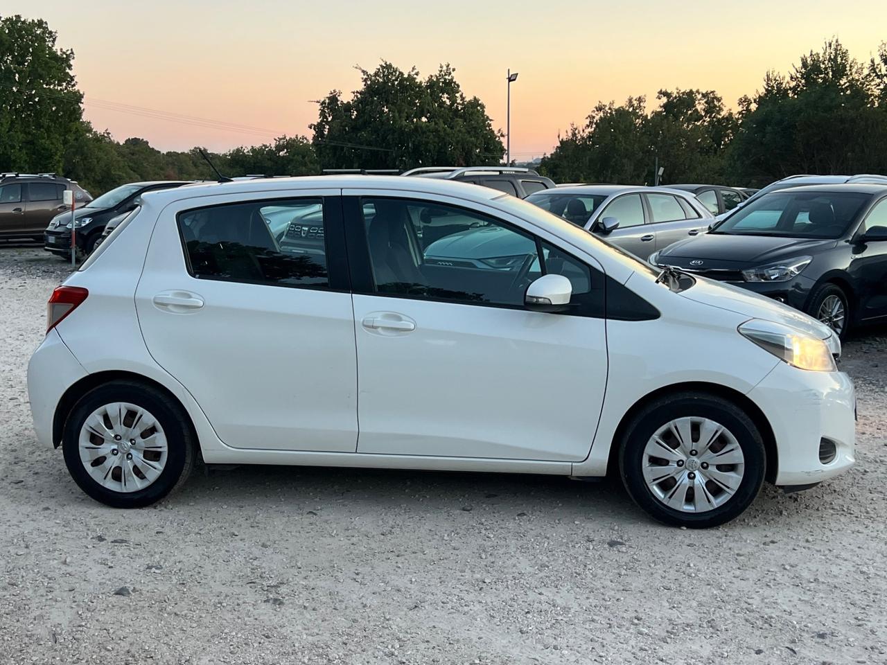 Toyota Yaris 1.0 5 porte Active Permute Rate Garanzia