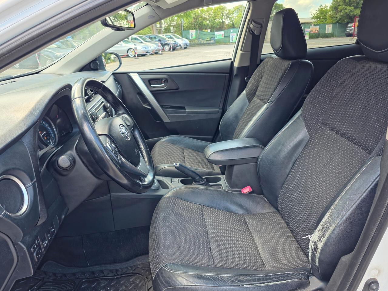 Toyota Auris Touring Sports 1.8 Hybrid Active 2015-E6 Automatico NEO