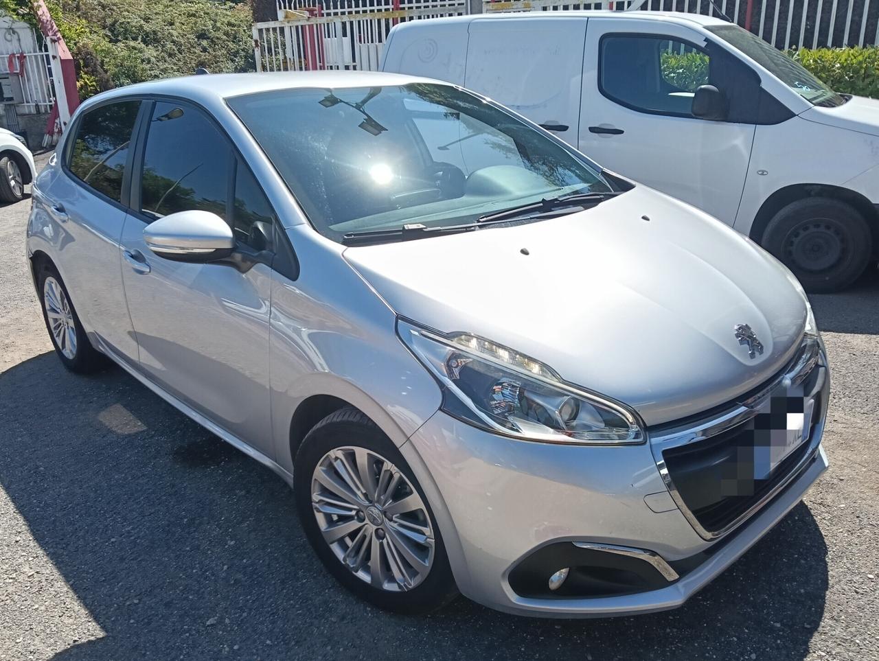 Peugeot 208 PureTech 82 5 porte Allure