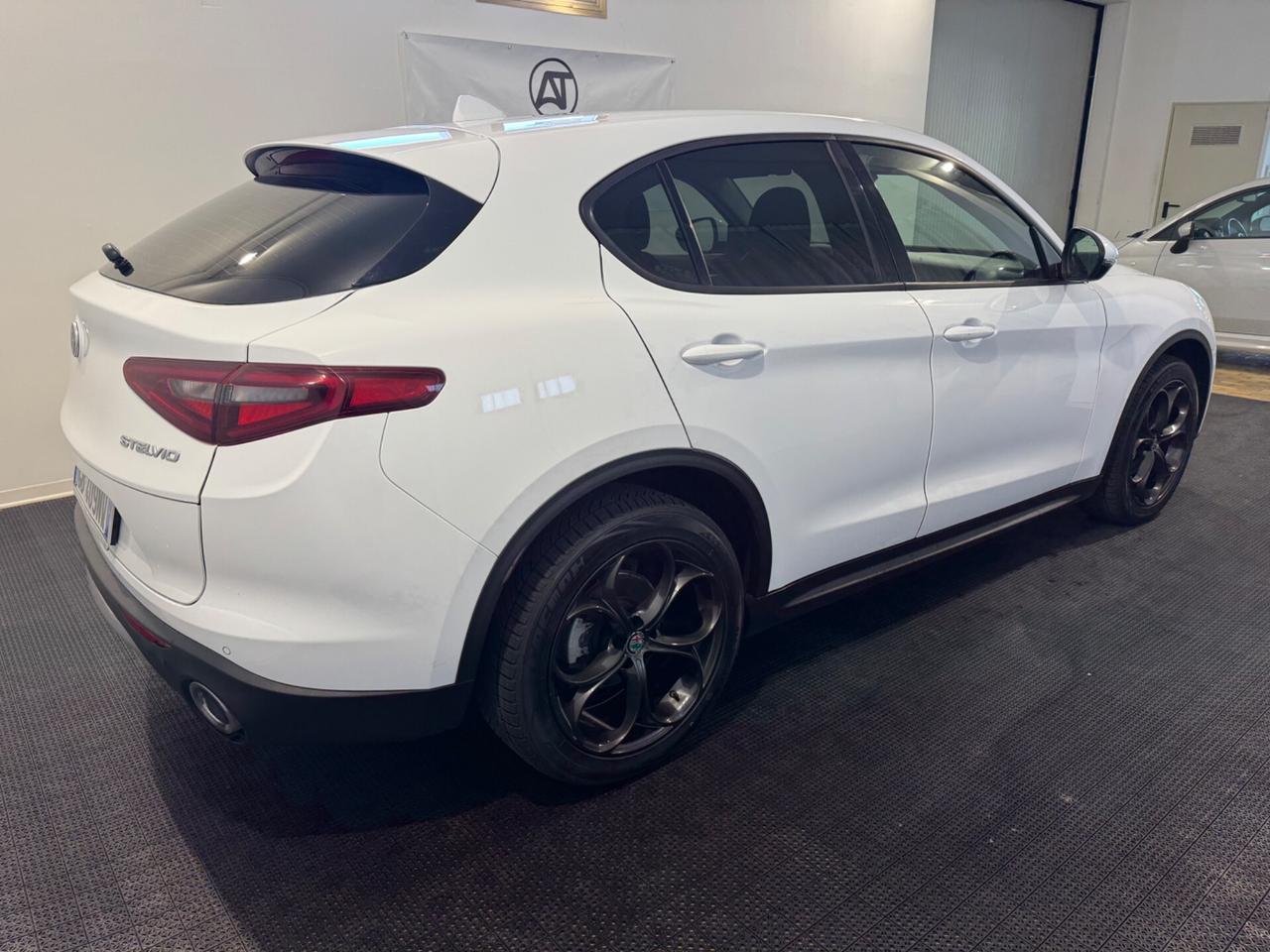 Alfa Romeo Stelvio 2.2 Turbodiesel 190 CV AT8 Q4 Business