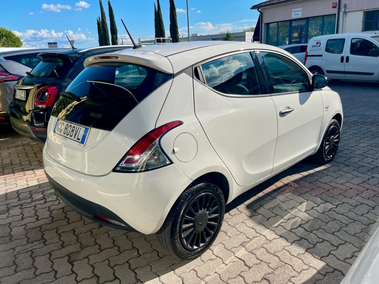 Lancia Ypsilon 1.0 FireFly 5 porte S&S Hybrid Silver