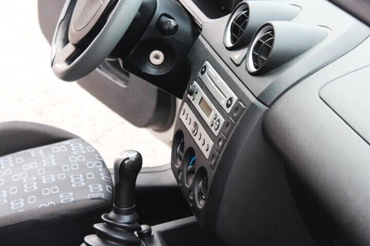 FORD FIESTA 1.2ie TECNO-GREY 5P ESTETICA COME DA FOTO CLIMATIZZATA ABS EBD RADIO CD ESENTE BOLLO