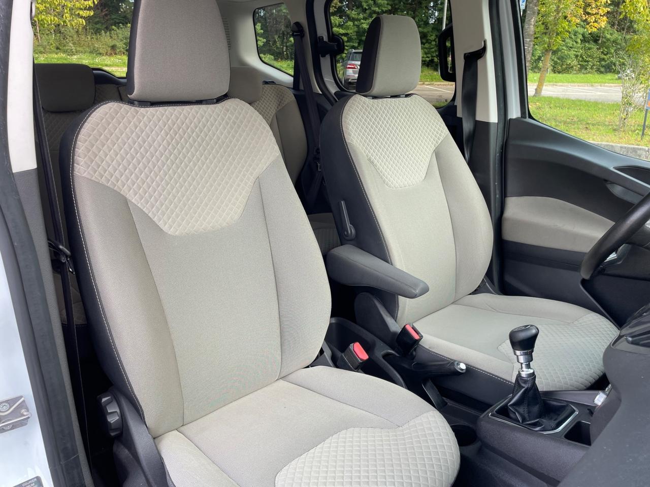 Ford Tourneo Courier 1.5 TDCI 100 CV Sport