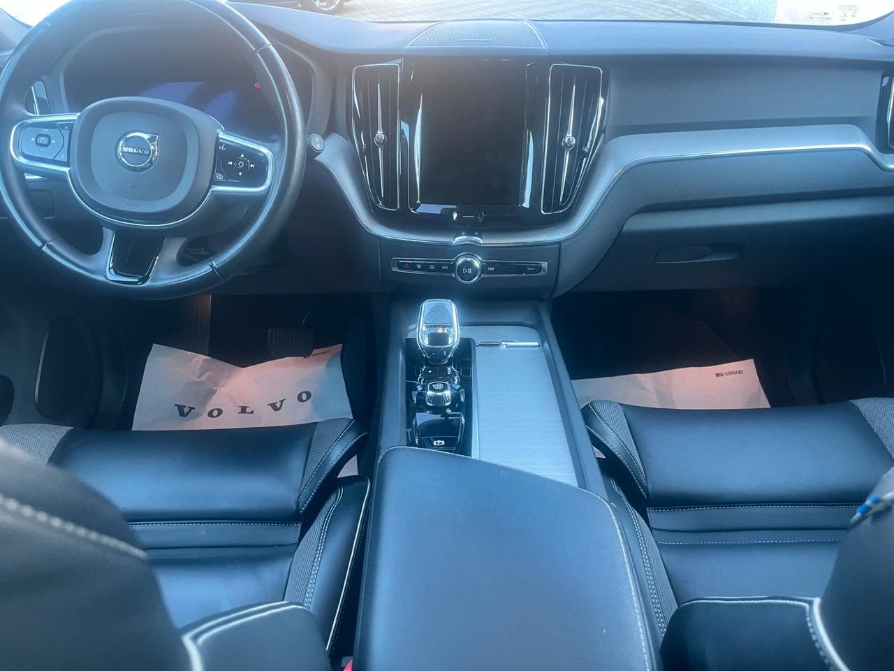Volvo XC60 B4 automatico Plus Dark N1