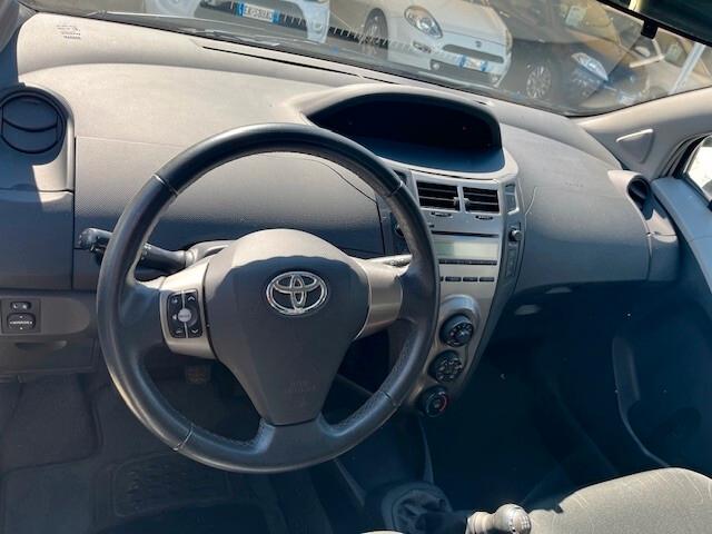 TOYOTA YARIS 1,0 BENZINA