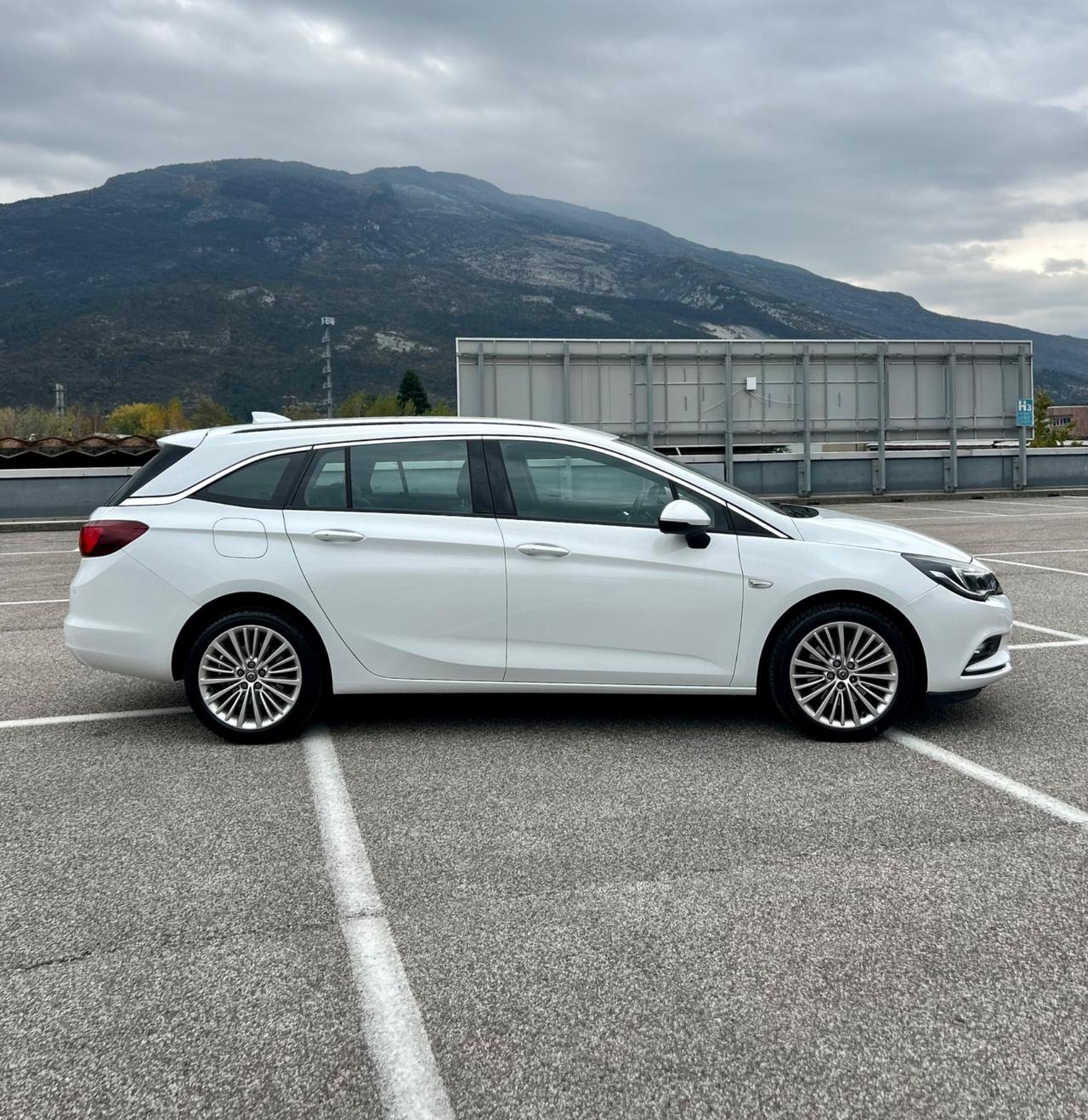 Opel Astra Sports Tourer FULL OPT. Gancio Traino