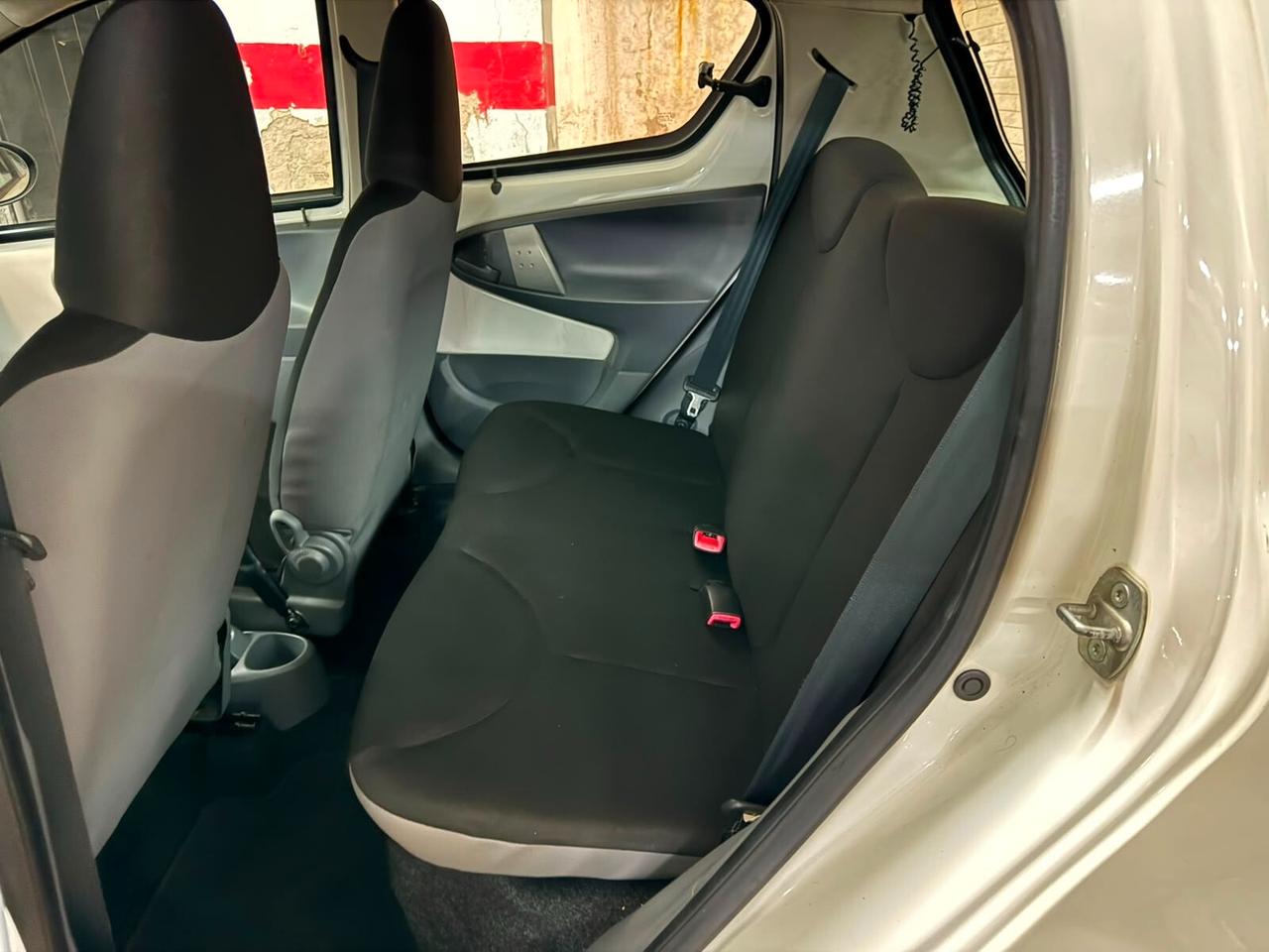 TOYOTA AYGO 1.0 CONNECT – SOLO 59.000 KM – GARANZIA – NEOPATENTATI OK”.