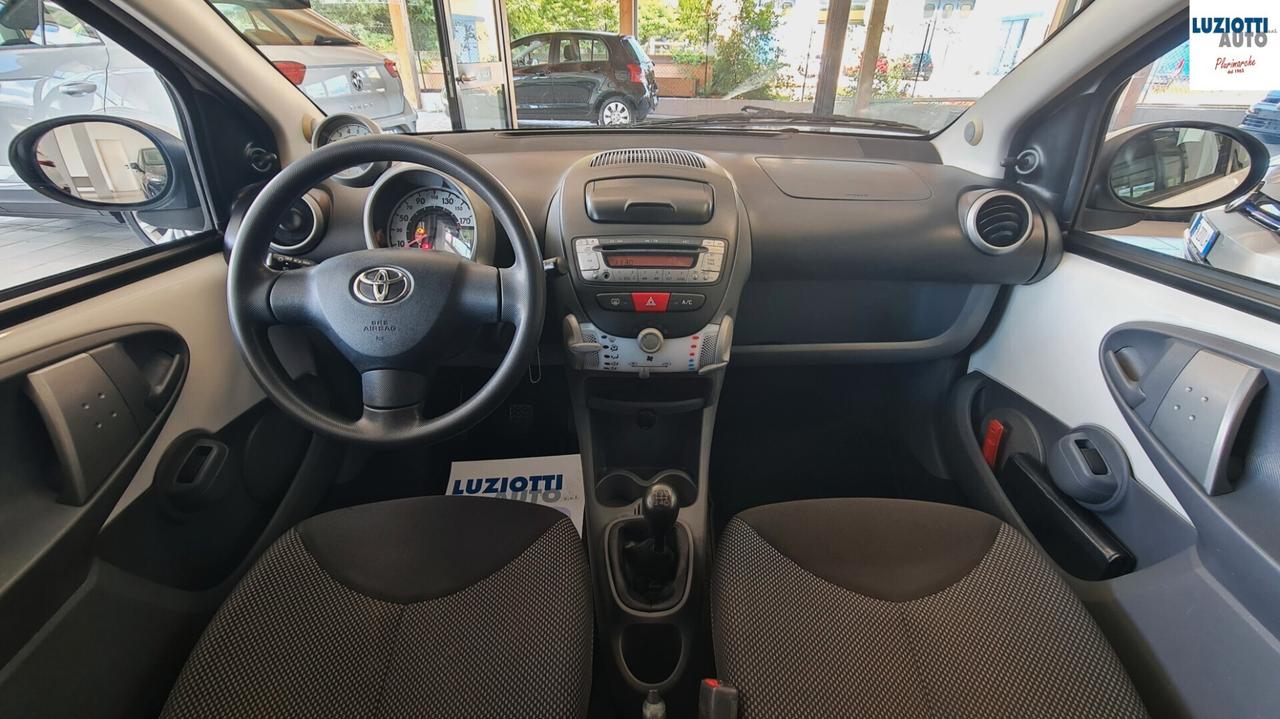Toyota Aygo 1.0 5P. CONNECT SOL