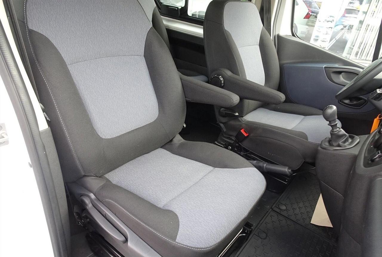Opel Vivaro Combi 8 posti