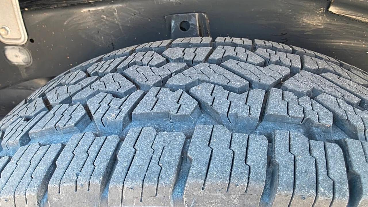 Toyota Hilux 2.4 D-4D Double Cab Lounge MANUALE ITALIANA