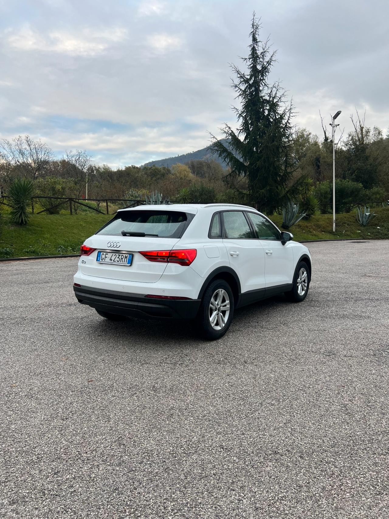Audi Q3 35 TDI S tronic Business