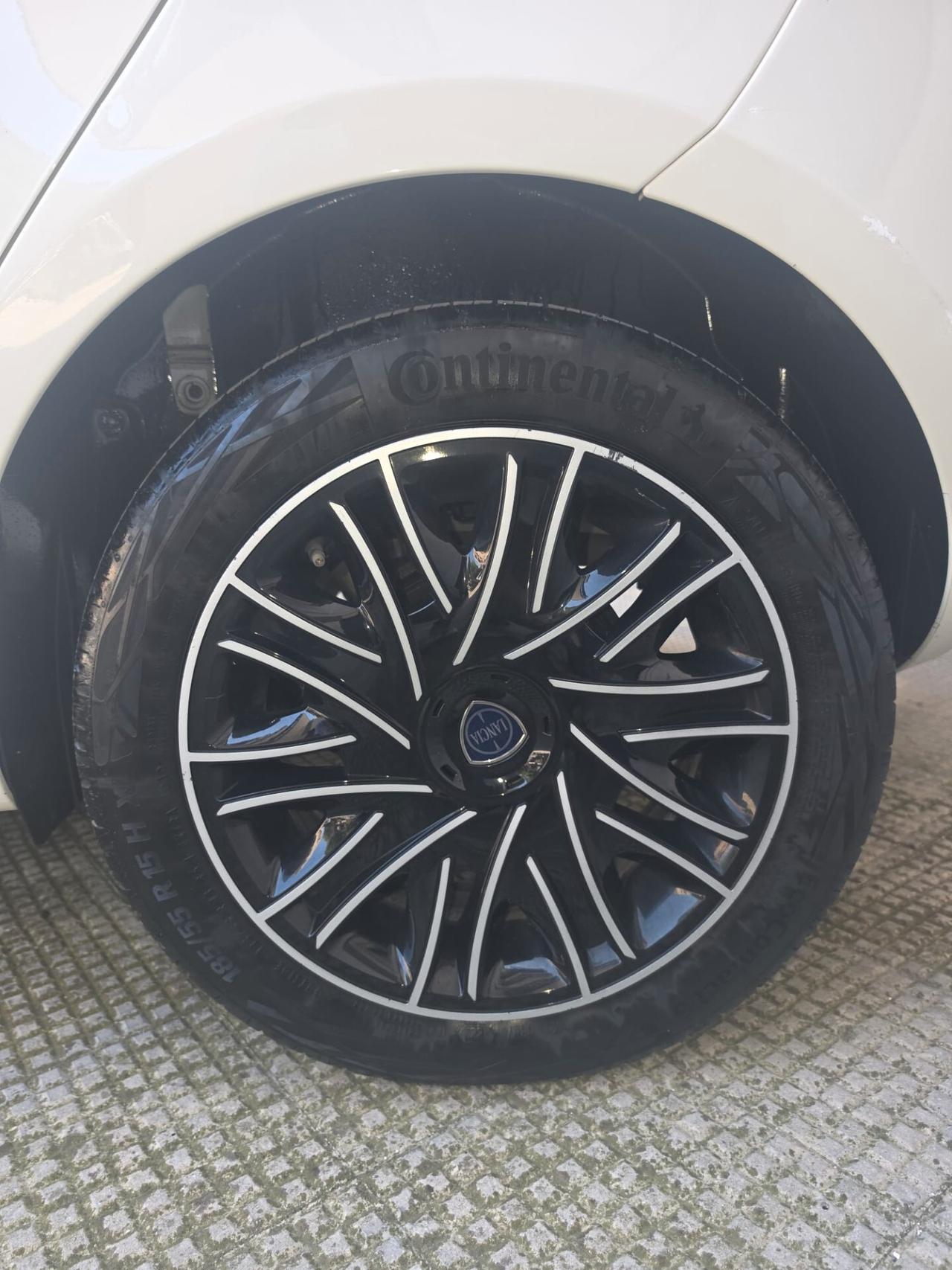 Lancia Ypsilon 1.0 FireFly 5 porte S&S Hybrid Gold