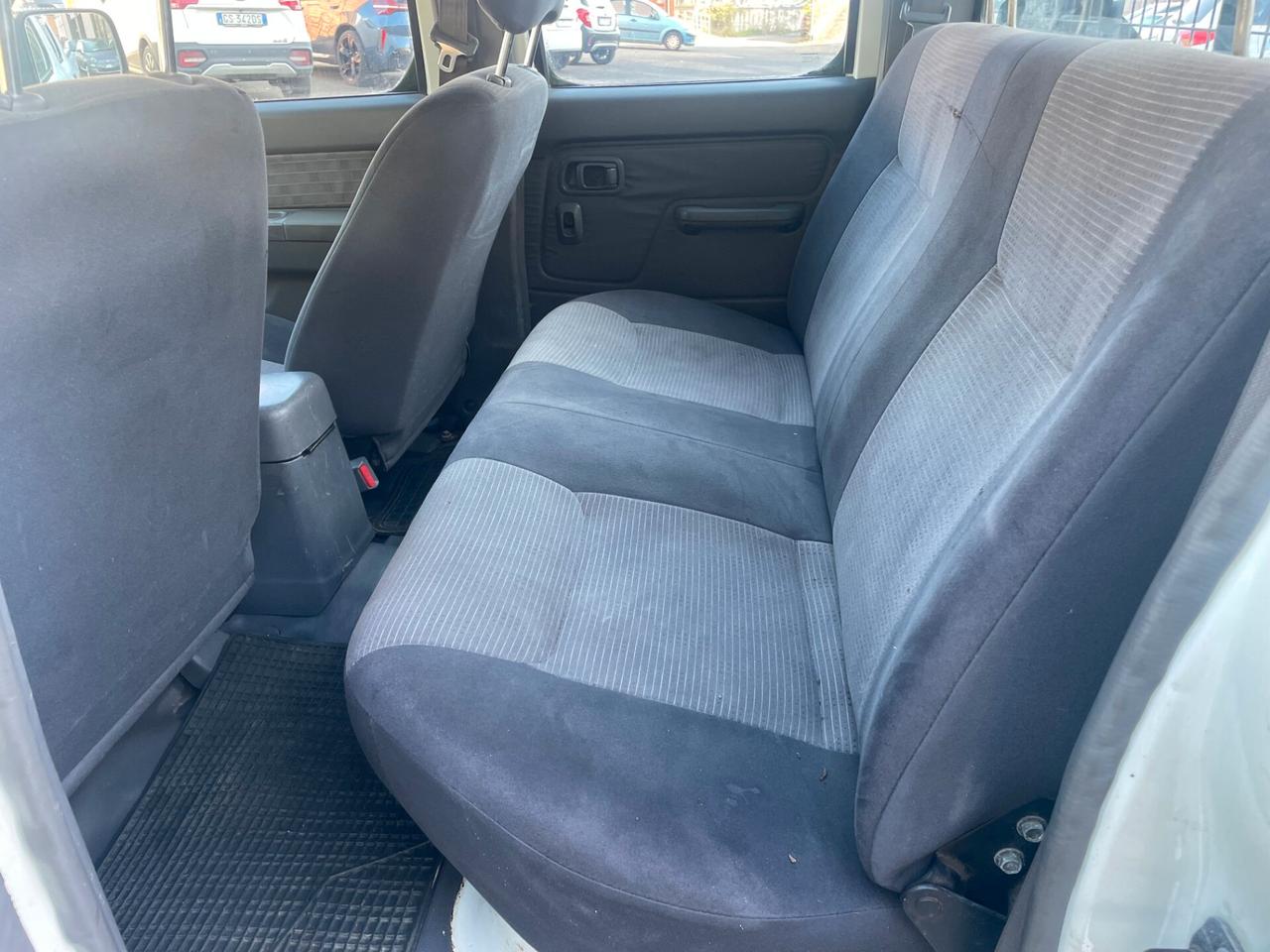 Nissan Navara NP300 2.5 Dci Double Cab 133cv Autocarro+Gancio