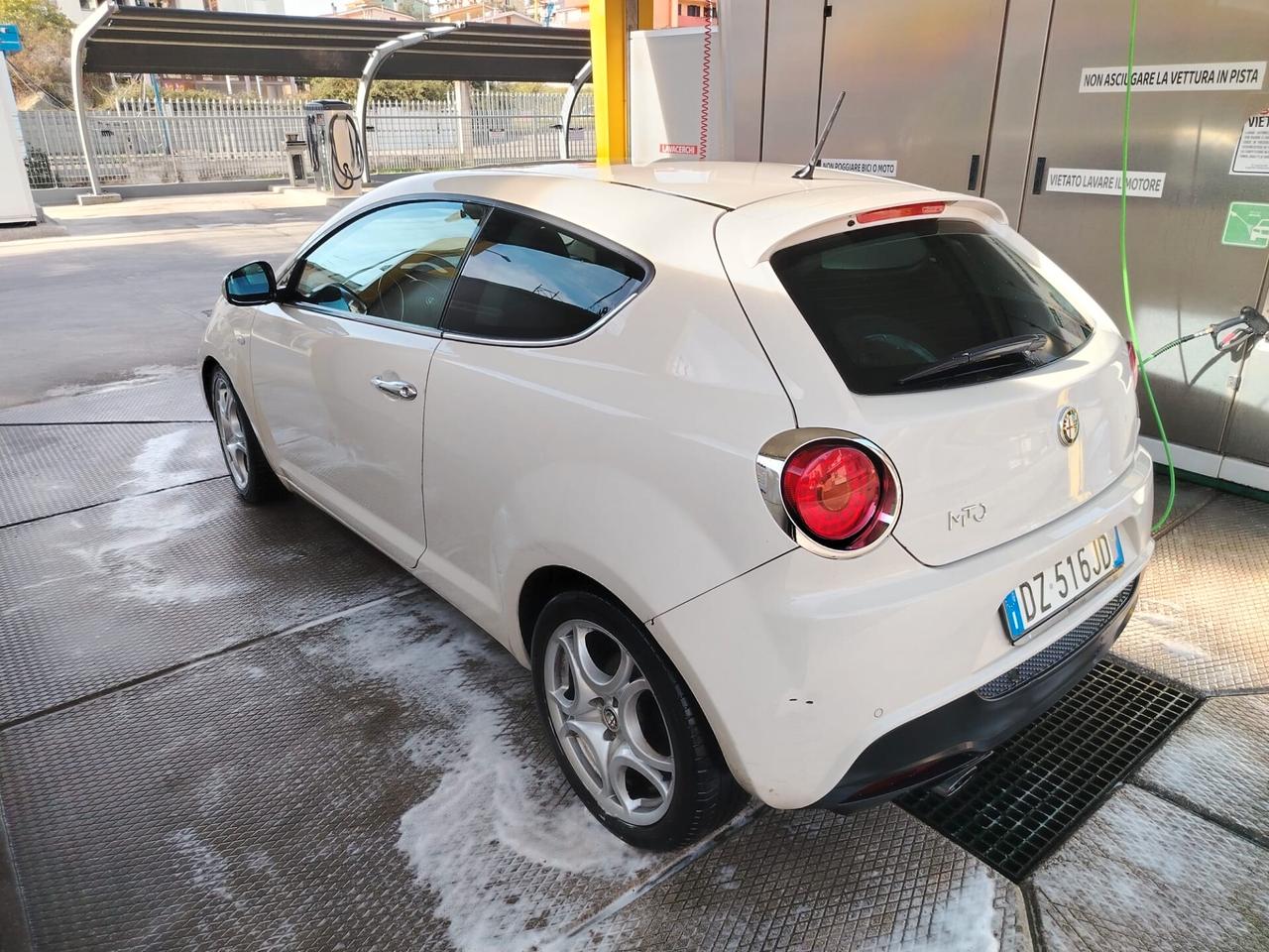 Alfa Romeo MiTo 1.6 JTDm 16V Distinctive 2010