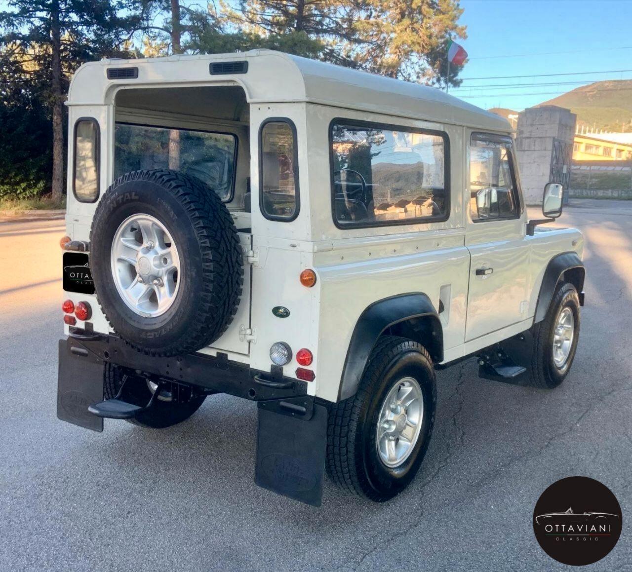 Land Rover Defender 90 turbodiesel Soft-top