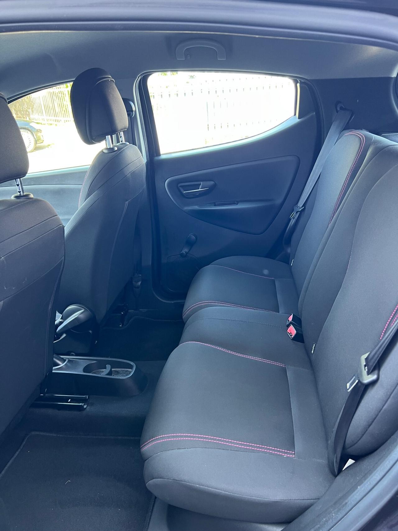 Lancia Ypsilon 1.2 69 CV 5 porte S&S Elefantino rosa