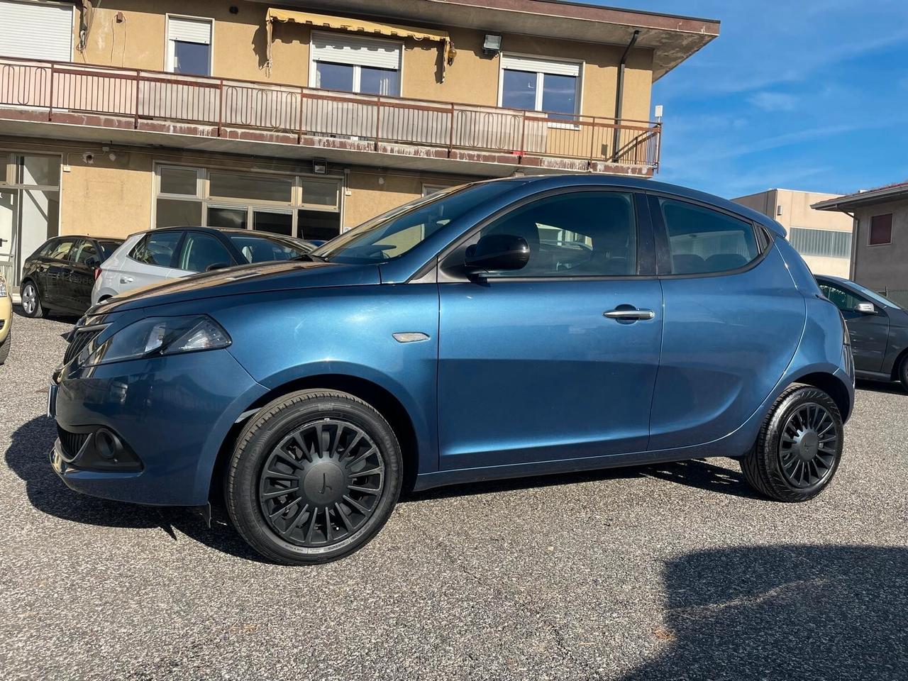 Lancia Ypsilon 1.0 Hybrid Ecochic Siler
