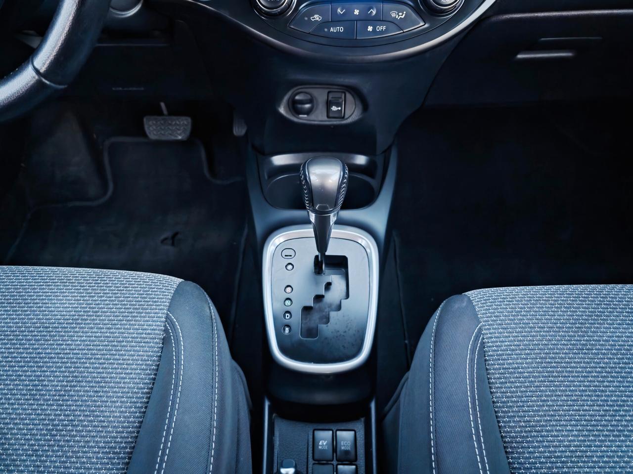 Toyota Yaris 1.5 Hybrid 5 porte Active 2015-E6B Automatico NEO