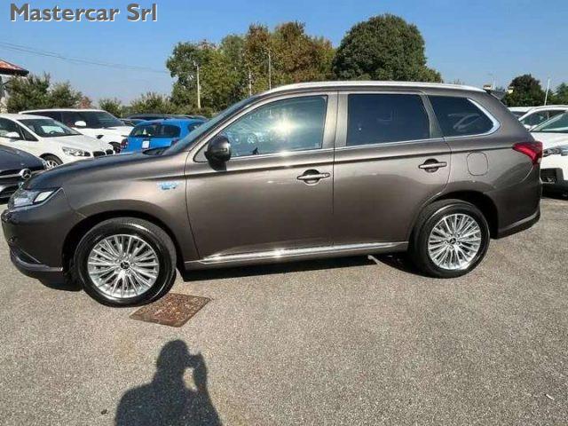 MITSUBISHI Outlander Outlander phev 2.4 Instyle 4wd - FZ908SY