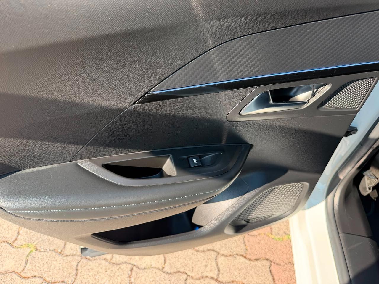 Peugeot 2008 PureTech 100 S&S Allure