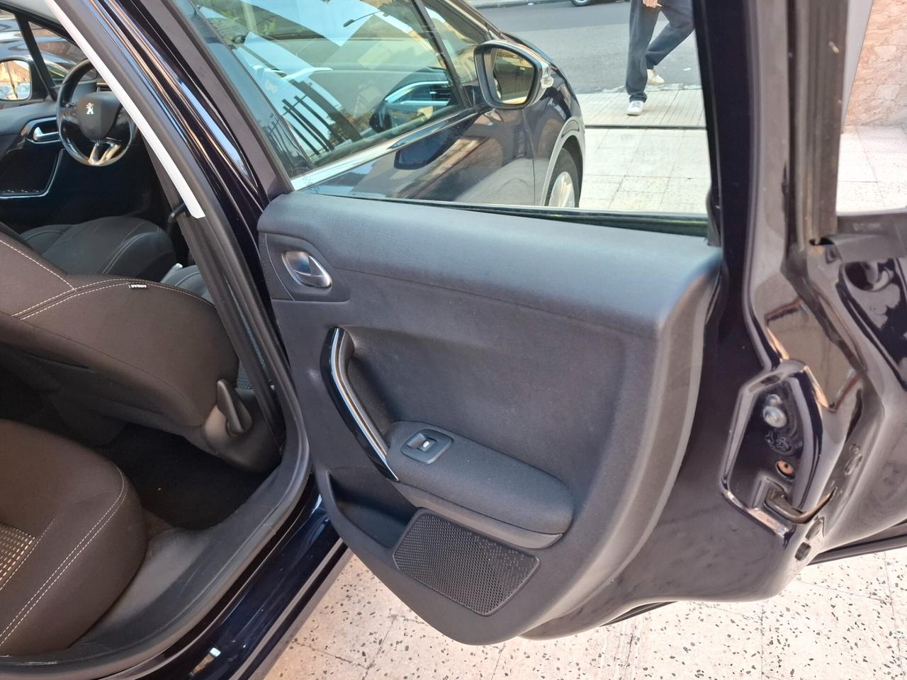 Peugeot 208 - 1.6 Blu HDi