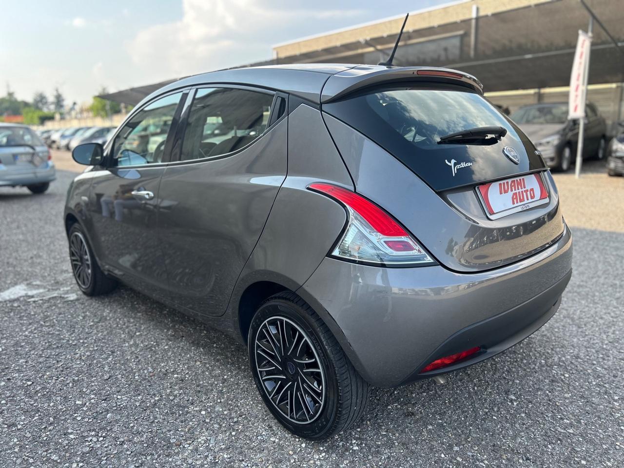Lancia Ypsilon 1.0 FireFly Hybrid Silver Plus
