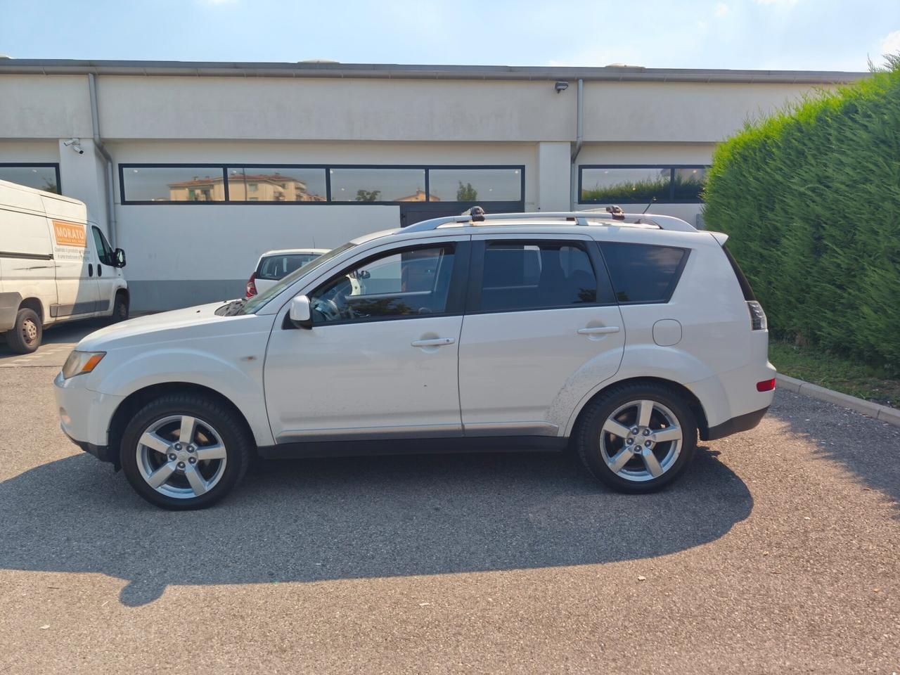 Mitsubishi Outlander 2.0D 7 posti gancio traino