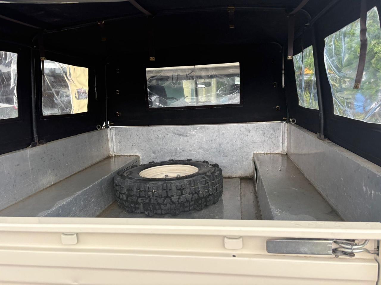 Land Rover Defender 110