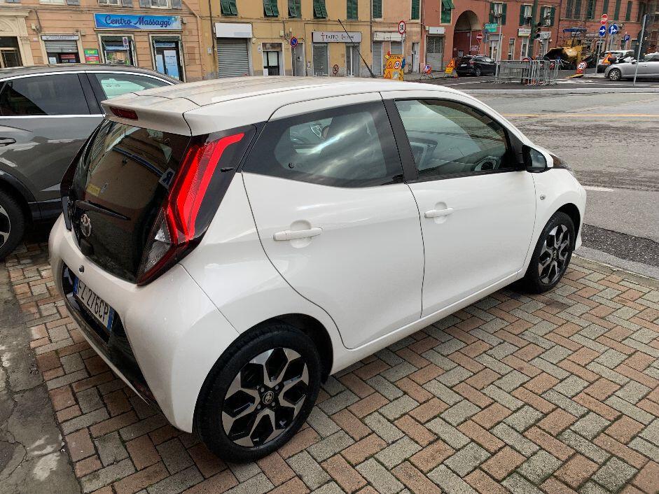Toyota Aygo Connect 1.0 VVT-i 72 CV 5 porte x-clusiv