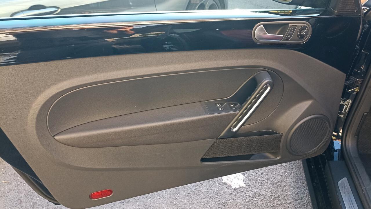 Volkswagen Maggiolino Cabrio 1.6 TDI Design 50° anniversario