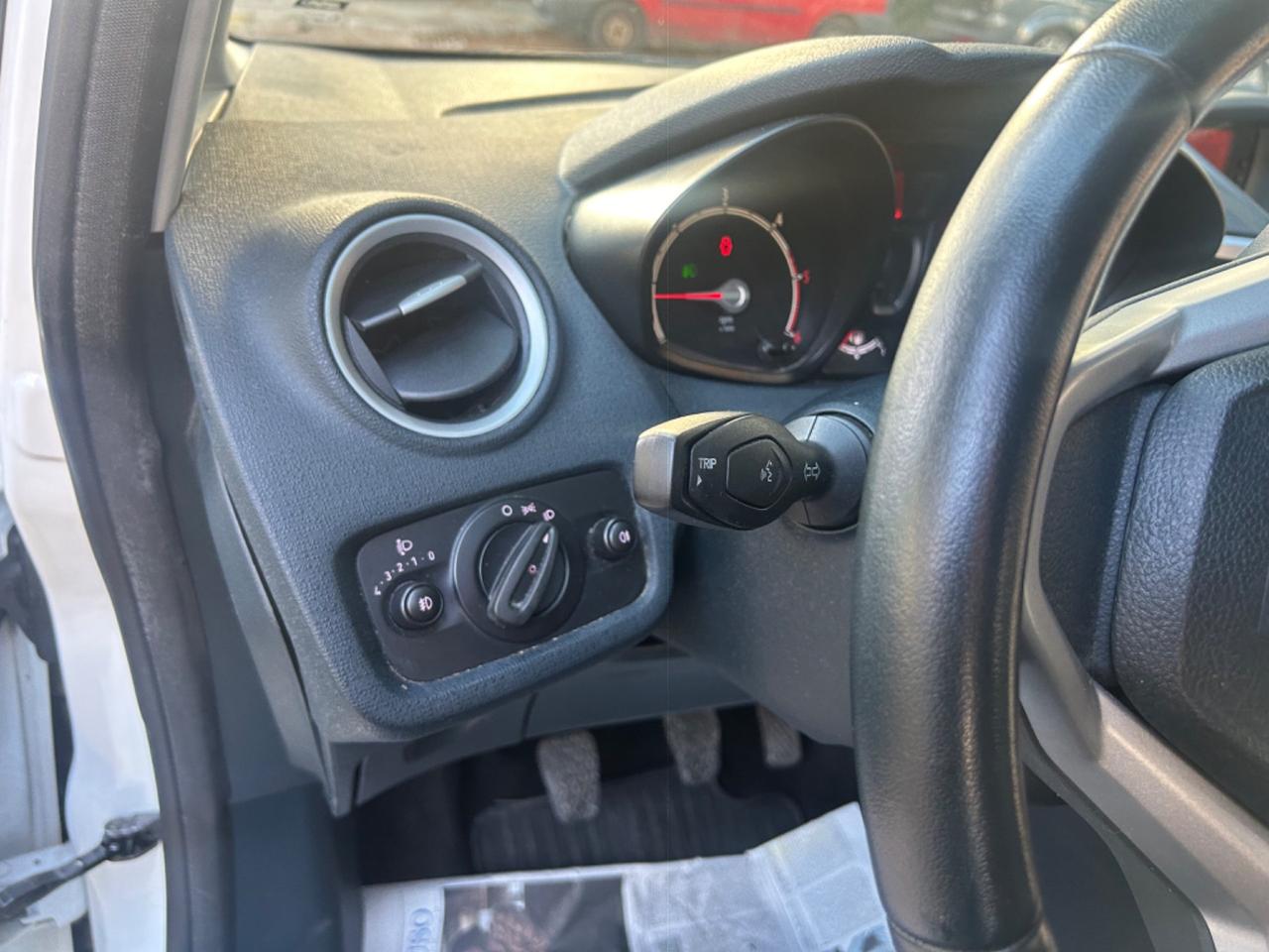 Ford Fiesta 1.4 TDCi 70CV 5 porte Titanium