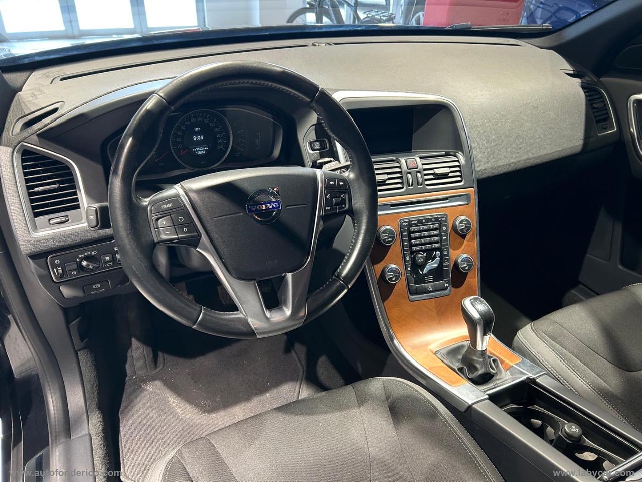 VOLVO XC60 D4 R-design Momentum