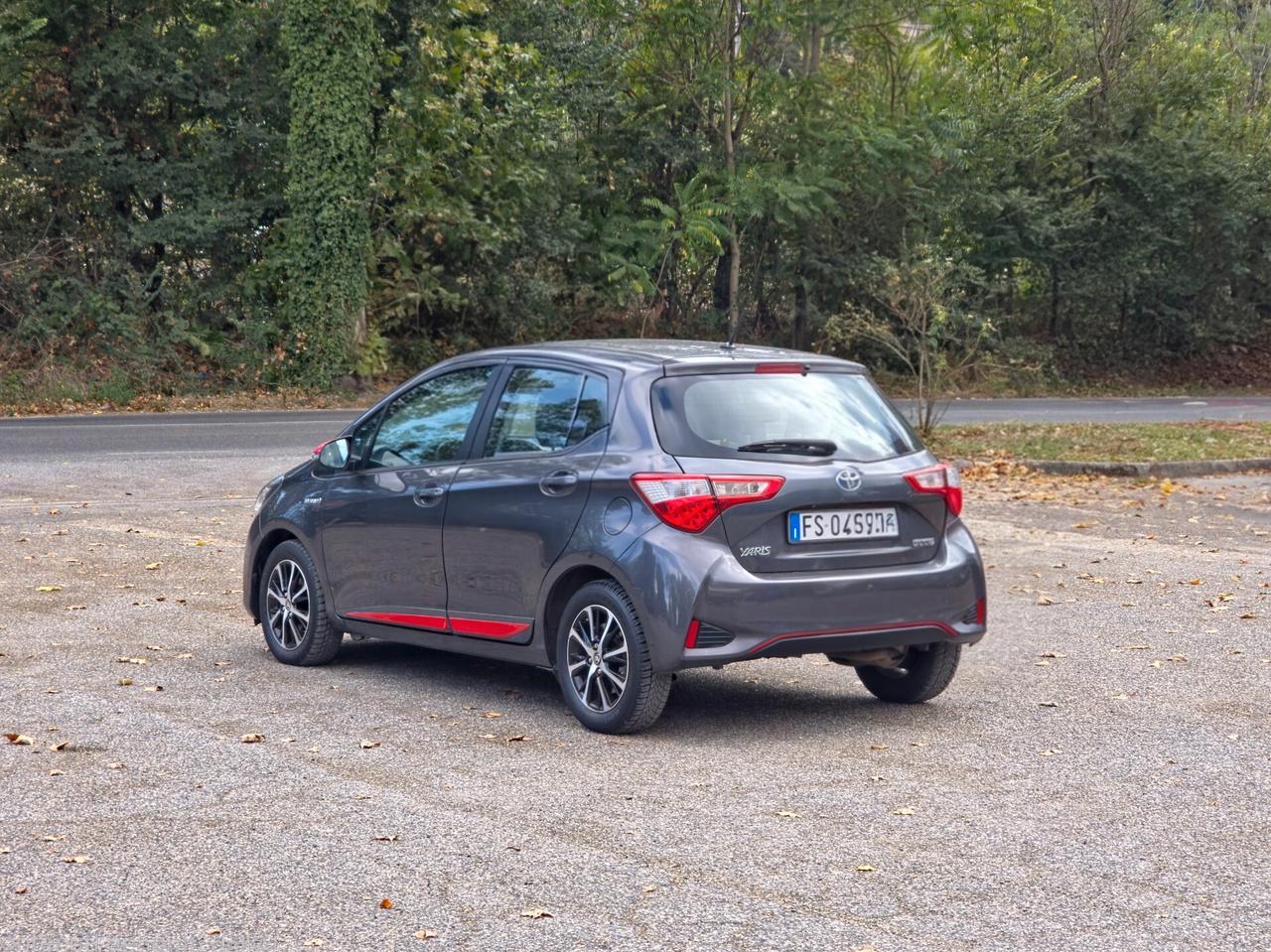 Toyota Yaris 1.5 Hybrid 5 porte Business E6 Automatico NEO 2018