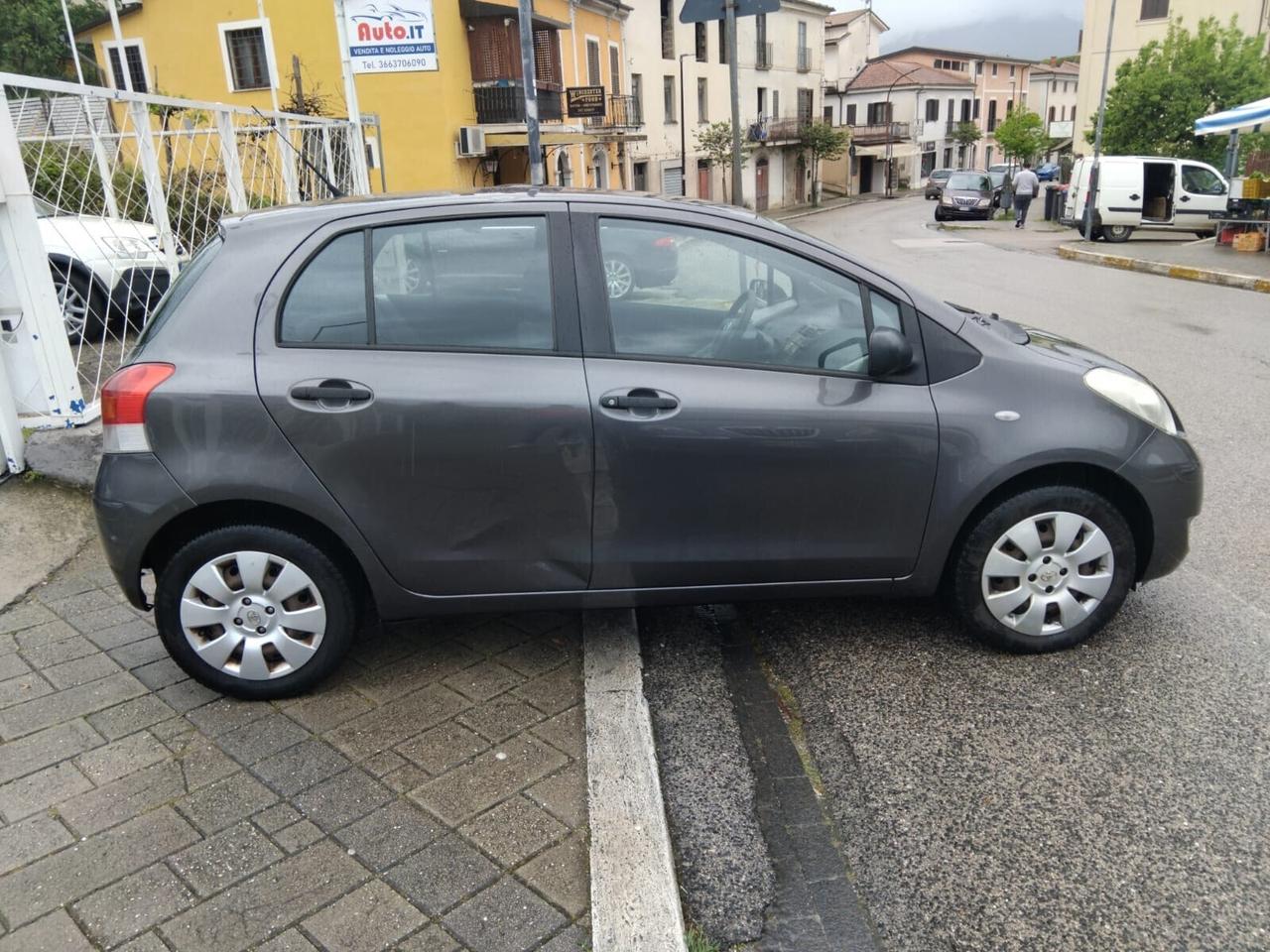 Toyota Yaris 1.0 5 porte Luxury pack