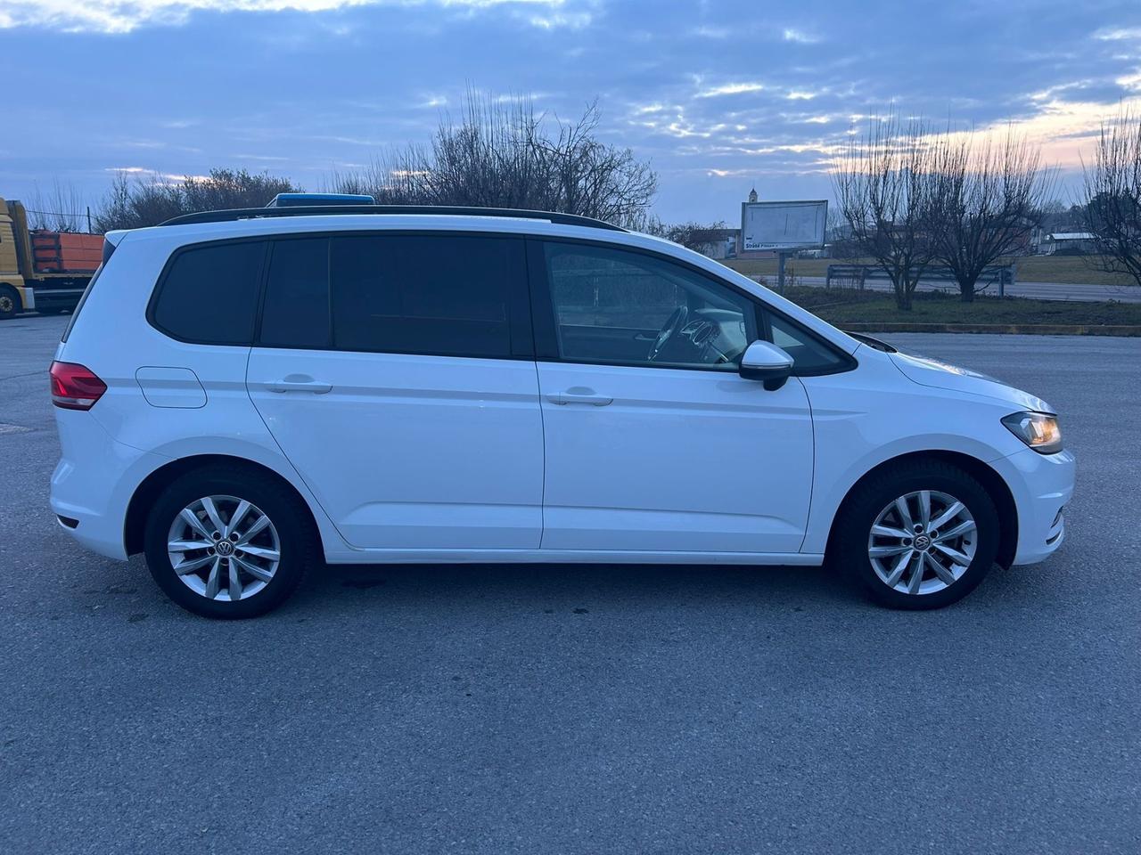 Volkswagen Touran ..7 Posti..2016 diesel 1.6 euro 6