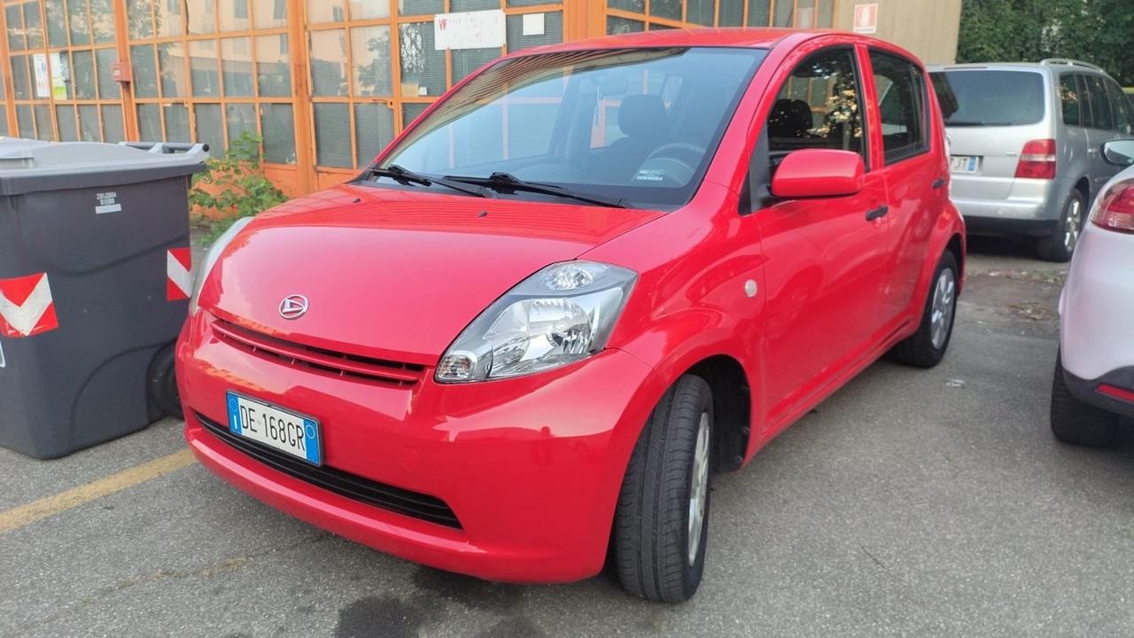 Daihatsu Sirion 1.0 12V Aki