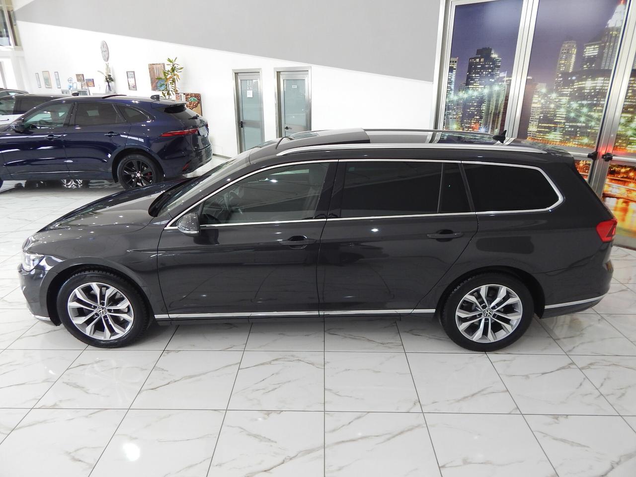 Volkswagen Passat Variant 2.0 TDI Executive DSG TETTO-NAVI-PELLE-CARPLAY-PARK