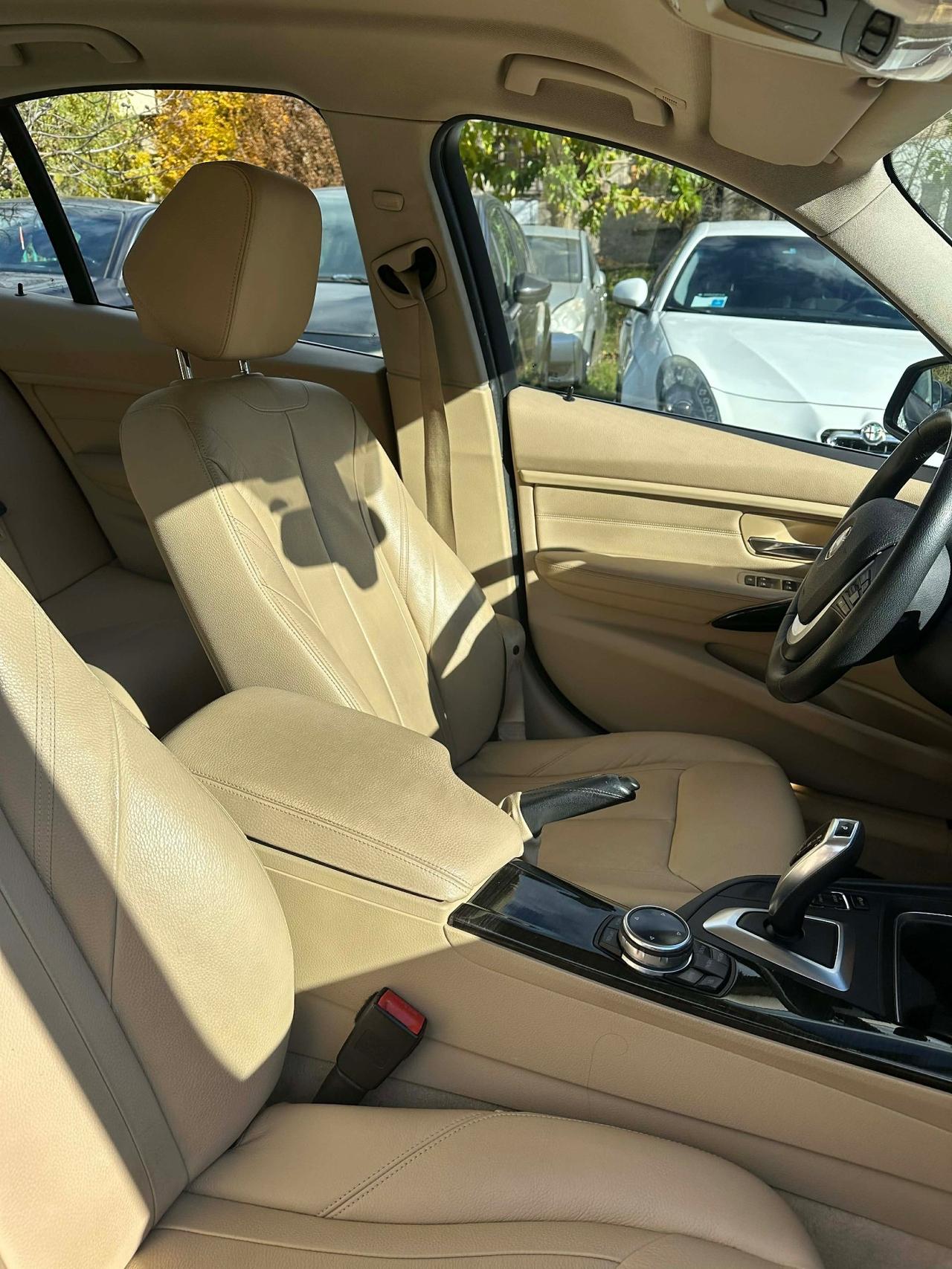 Bmw 320d xDRIVE LUXURY KMCERT UNICOPR KMCERT