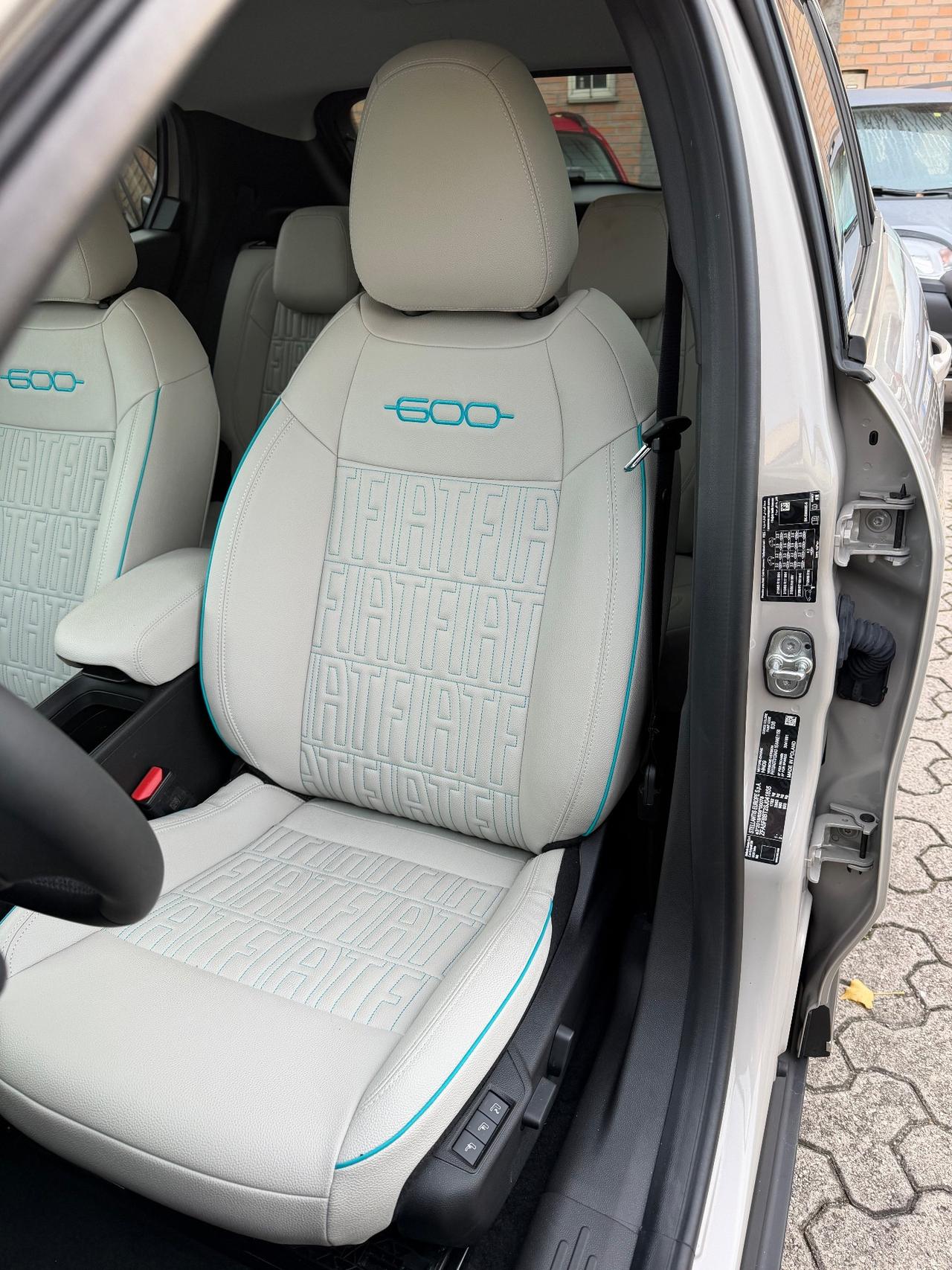 Fiat 600 Hybrid 100 CV DCT MHEV La Prima