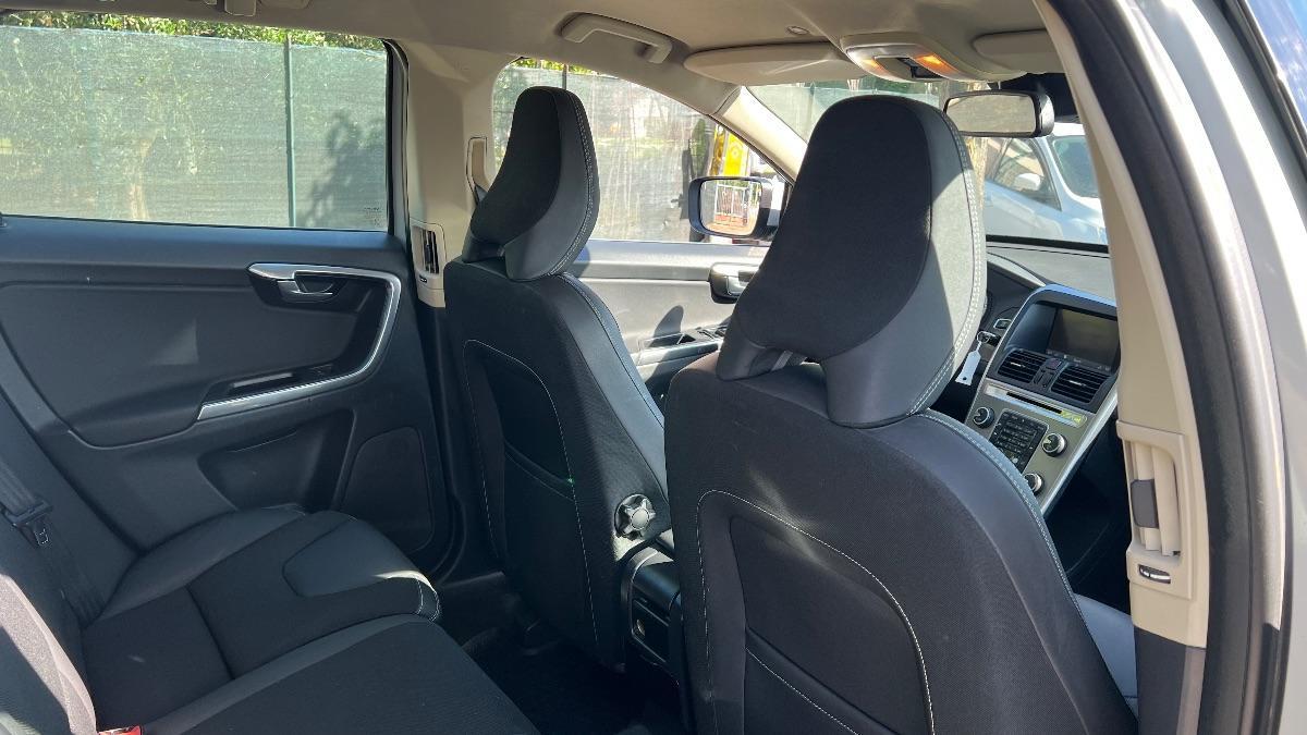 VOLVO - XC60 2.0 d4 Momentum 163cv geartronic