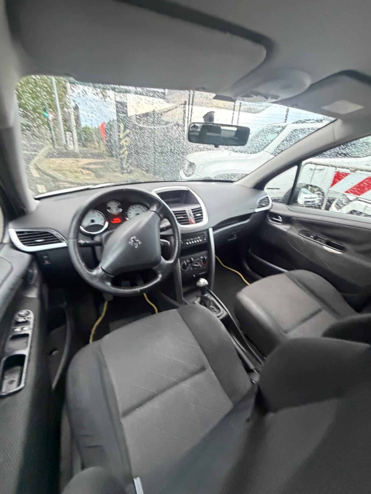 Peugeot 207 1.4 8V 75CV 5p. ONE Line